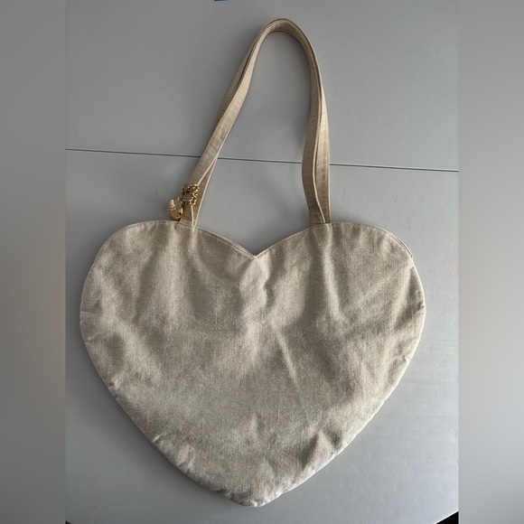 VINTAGE: Carey Adina | oversized heart shoulder bag. - Picture 8 of 16